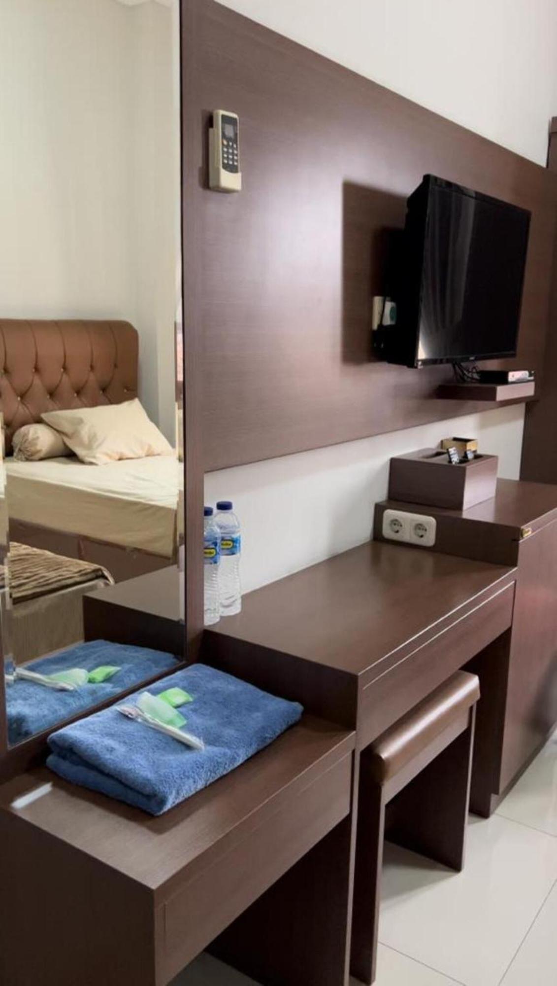 Hens Guesthouse Syariah Gadobangkong Zewnętrze zdjęcie