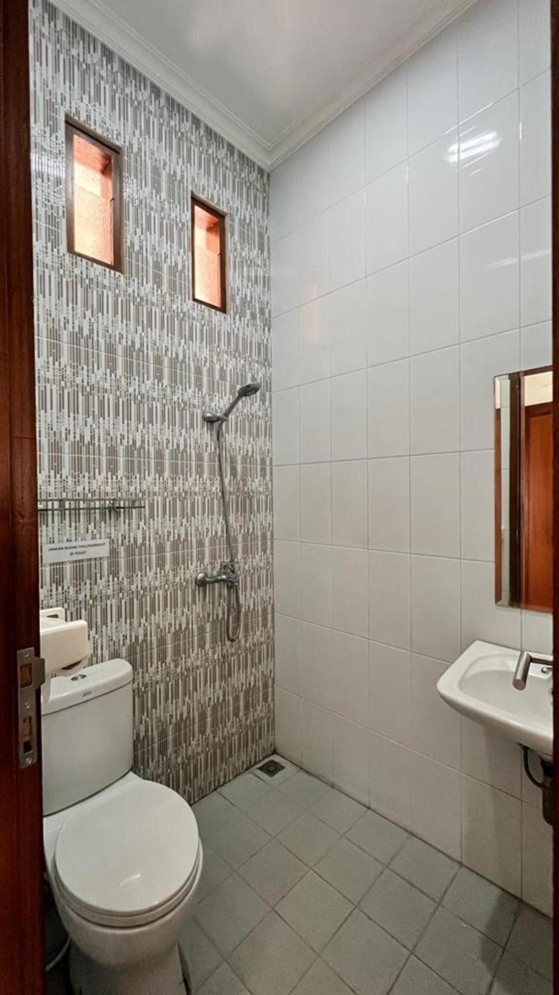 Hens Guesthouse Syariah Gadobangkong Zewnętrze zdjęcie