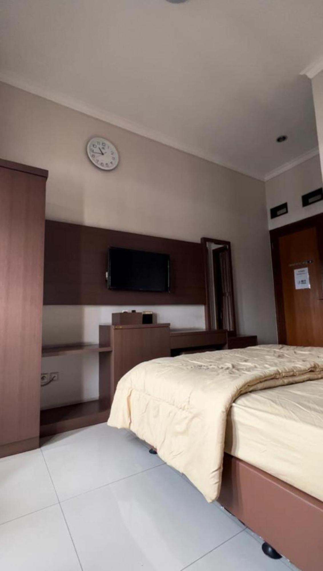 Hens Guesthouse Syariah Gadobangkong Zewnętrze zdjęcie
